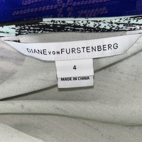 LN Diane Von Furstenberg Valencia Silk Pastel Wrap Mini Dress in Rockscape - 4 - Picture 13 of 16